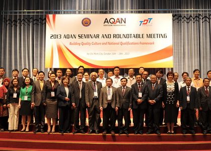 Hội nghị Kiểm định Chất lượng Đông Nam Á 2013 và Phiên họp bàn tròn về Xây dựng Mô hình kiểm định chất lượng và Tiêu chí bằng cấp đạt chuẩn quốc gia