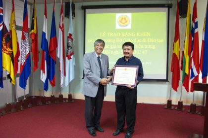 Lễ trao Bằng khen của Bộ trưởng Bộ Giáo dục và Đào tạo cho Ông Mai Quế Vũ