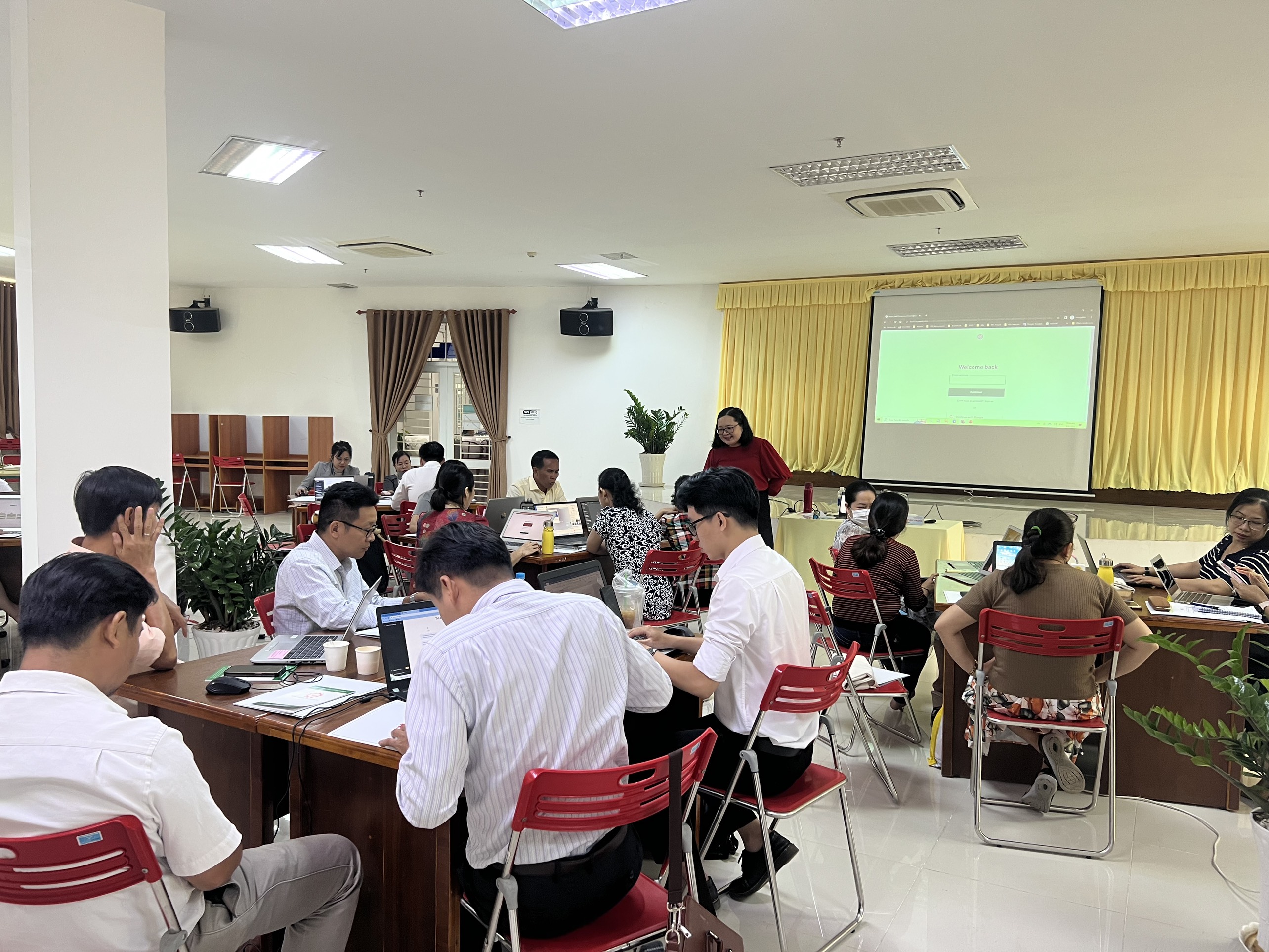 Training course on “AI Applications in Teaching and Research” for Tra Vinh University